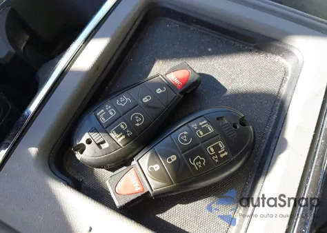 2010 Chrysler Town & Country Touring из США, поврежденный, VIN 2A4RR5D11AR151007